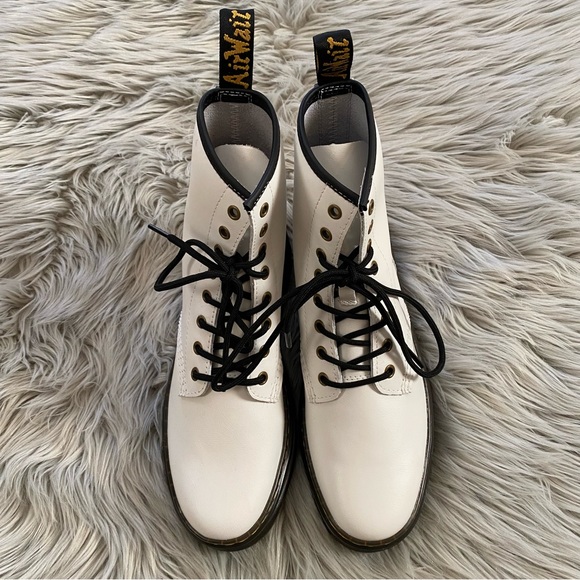 DR. MARTENS Zavala 8-Eyelet Combat Boot NWOT - Picture 3 of 10